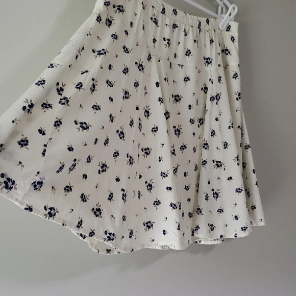 Old Navy Floral Skirt Medium Godet Cream Blue Cottage Prairie Coquette Feminine - Picture 4 of 12